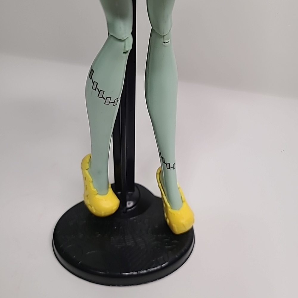 Monster High Frankie Stein Scaris City of Frights Doll - wrong cloths - Picture 4 of 5
